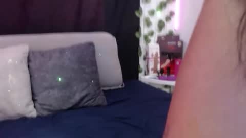 Snapshot of royalebruna chatting on February 9, 4:33 pm Bruna Royale online show from February 9, 4:33 pm