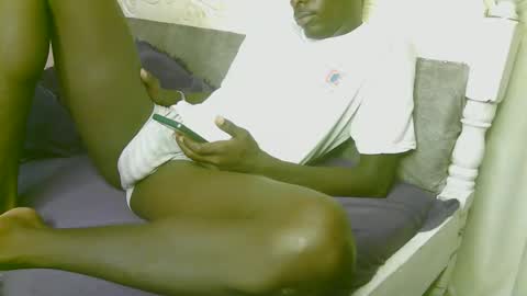 Snapshot of royalty254 chatting on April 19, 8:11 pm royalty254 online show from April 19, 8:11 pm