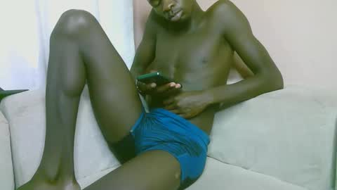 Snapshot of royalty254 chatting on May 4, 6:59 pm royalty254 online show from May 4, 6:59 pm