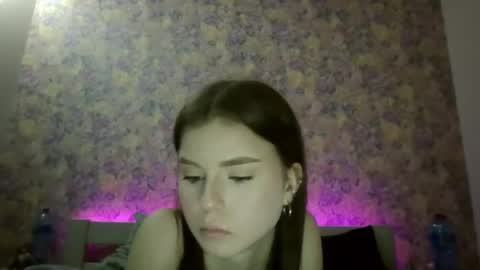 Snapshot of royalvelour chatting on May 13, 7:33 pm royalvelour online show from May 13, 7:33 pm