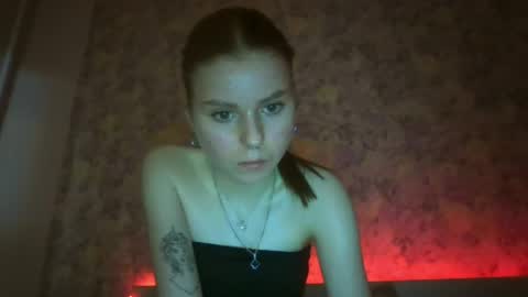 Snapshot of royalvelour chatting on May 19, 8:04 pm royalvelour online show from May 19, 8:04 pm