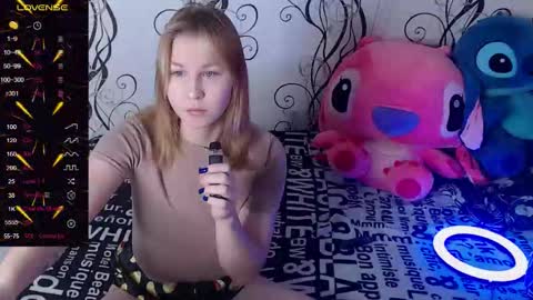Snapshot of royangela chatting on October 5, 7:17 am angela online show from October 5, 7:17 am