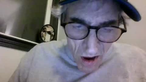 Snapshot of royboy2561 chatting on March 16, 5:44 am Roy Murrin online show from March 16, 5:44 am