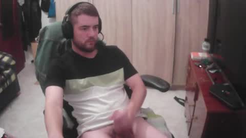 royer04 online show from May 27, 11:46 pm