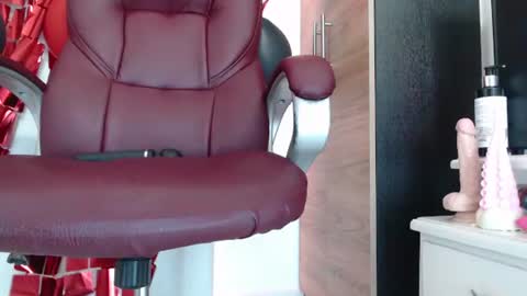 Snapshot of rubi_halliwey chatting on July 15, 5:51 pm Rubi online show from July 15, 5:51 pm