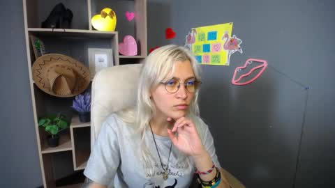 Snapshot of rubydaviss chatting on May 18, 12:11 pm Ruby online show from May 18, 12:11 pm