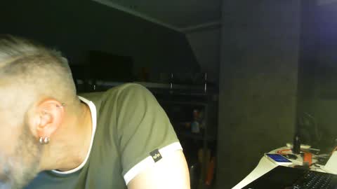 Snapshot of ruffi77 chatting on February 24, 10:36 pm Chico que rico Caliente online show from February 24, 10:36 pm