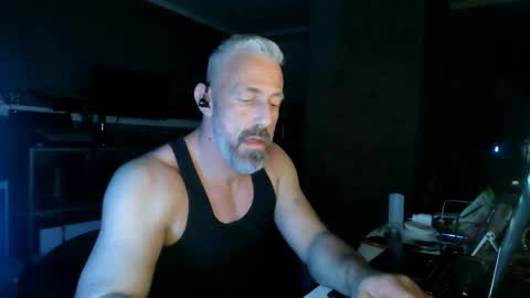 Chico que rico Caliente online show from March 12, 9:26 am