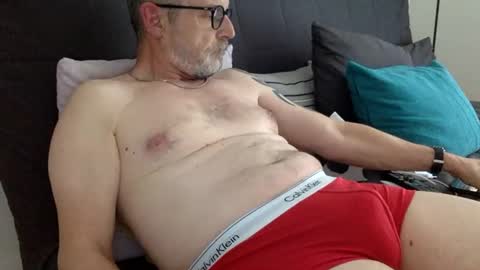 Snapshot of ruk_ri913mn chatting on January 23, 11:37 am Jimi online show from January 23, 11:37 am