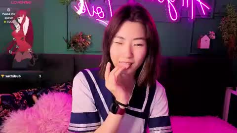 Snapshot of runi_asian chatting on June 16, 1:19 am Runi online show from June 16, 1:19 am