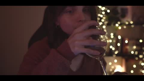 Snapshot of running_with_the_wolves chatting on December 27, 11:10 pm Elena online show from December 27, 11:10 pm