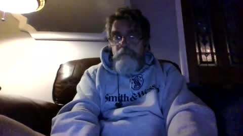 Snapshot of runningaround60 chatting on December 19, 3:35 am runningaround60 online show from December 19, 3:35 am