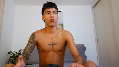  R U S S E L L  online show from March 23, 5:06 pm