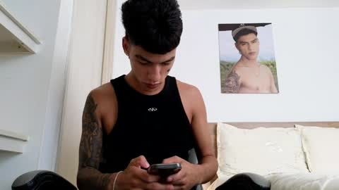  R U S S E L L  online show from April 2, 8:39 pm