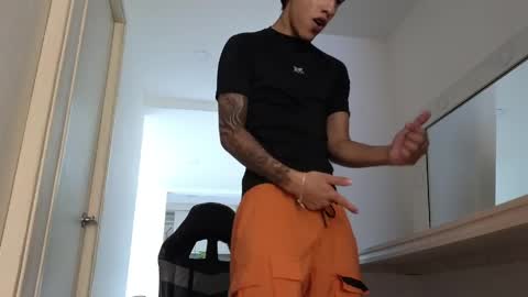  R U S S E L L  online show from April 7, 3:23 pm