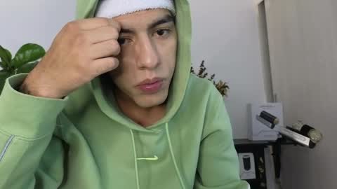  R U S S E L L  online show from April 11, 1:32 am