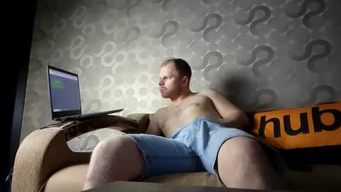 Snapshot of russianbear1917 chatting on December 25, 5:58 am Mike online show from December 25, 5:58 am