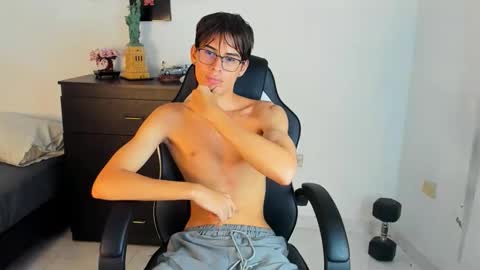 Snapshot of ryan_bronw chatting on May 29, 8:56 am Nathan online show from May 29, 8:56 am