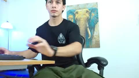 Snapshot of ryan_cum18 chatting on July 7, 3:38 pm Ryan online show from July 7, 3:38 pm
