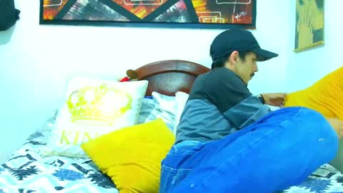 Snapshot of ryan_maxy chatting on October 18, 12:02 am ryan online show from October 18, 12:02 am