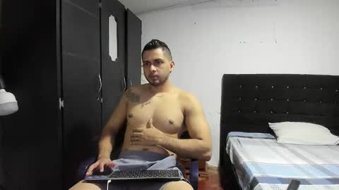 ryan_xc1 online show from October 14, 1:28 am