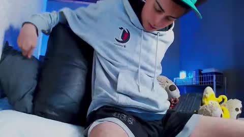 Ryannhill  online show from February 10, 7:12 am