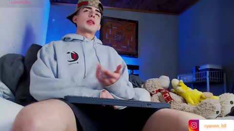 Ryannhill  online show from February 19, 8:43 am