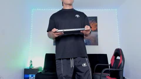 Snapshot of ryanwhite3 chatting on February 3, 2:53 am ryanwhite3 online show from February 3, 2:53 am