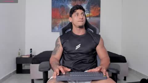 ryanwhite3 online show from April 29, 10:49 pm