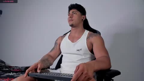 ryanwhite3 online show from July 14, 11:54 pm