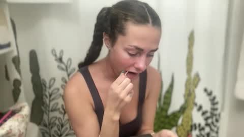 Snapshot of rylancurlygirlxoxo chatting on February 24, 3:04 am rylancurlygirlxoxo online show from February 24, 3:04 am