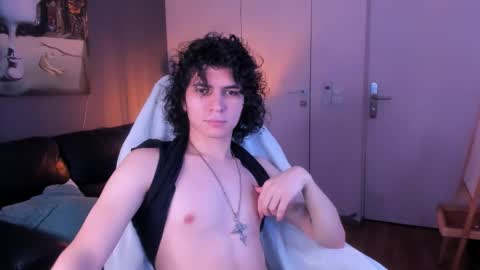 Snapshot of rylanstone chatting on September 29, 8:13 pm Rylan online show from September 29, 8:13 pm