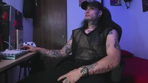 Snapshot of ryuk_it chatting on January 19, 2:04 am leopmonk help me reach 100 thumbs up online show from January 19, 2:04 am