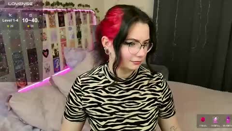 Snapshot of s_katekisa_ss chatting on February 26, 8:04 am Kate online show from February 26, 8:04 am