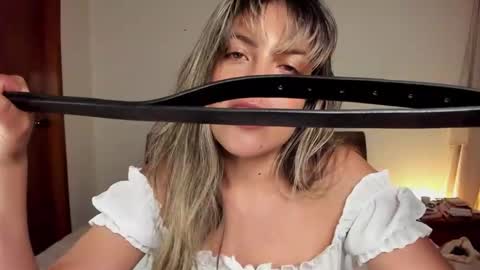 Leslie Beltrn online show from February 20, 2:07 am