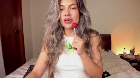Leslie Beltrn online show from May 18, 4:18 am