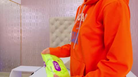 Saara Brown online show from November 9, 12:14 pm