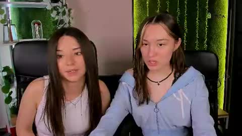 Snapshot of sabina_wul chatting on June 27, 12:22 pm Sabina online show from June 27, 12:22 pm