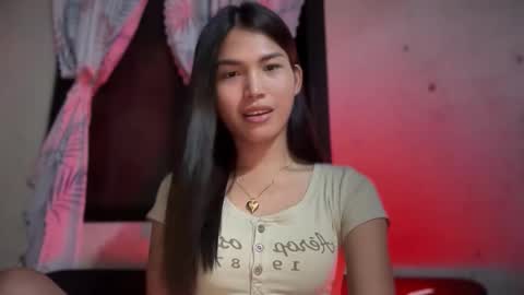 Snapshot of sabrina_maxx chatting on November 1, 3:03 pm Nadine online show from November 1, 3:03 pm