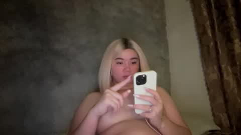 Snapshot of sabrina_miller4 chatting on December 4, 1:36 am Sabrina Miller not into cheap online show from December 4, 1:36 am