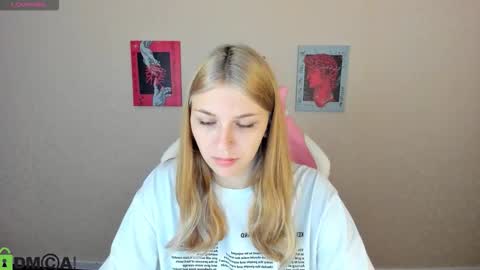 Snapshot of sabrina_moun chatting on September 13, 1:05 am sabrina_moun online show from September 13, 1:05 am