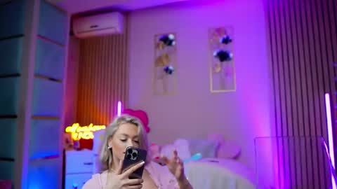 Snapshot of sabrinajadex chatting on February 10, 5:33 am SabrinaJade online show from February 10, 5:33 am