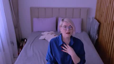 Sabrina MacMarren online show from March 28, 9:42 am