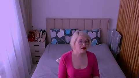 Sabrina MacMarren online show from May 21, 10:00 am