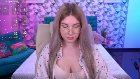 Sabrina online show from May 7, 6:41 am