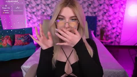 Sabrina online show from May 15, 7:26 am