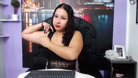 Snapshot of sabrinaroux chatting on November 14, 11:31 am Sabrina Roux online show from November 14, 11:31 am