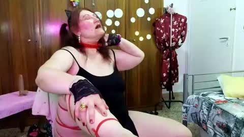 Snapshot of sabrinaxlovess chatting on June 29, 5:02 pm SabrinaXlovess online show from June 29, 5:02 pm