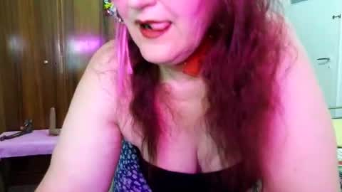 Snapshot of sabrinaxlovess chatting on July 6, 6:21 pm SabrinaXlovess online show from July 6, 6:21 pm