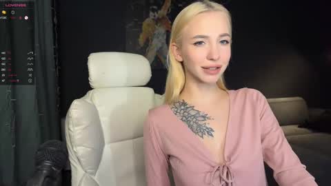 Snapshot of sabrinkaa chatting on March 12, 11:00 pm Sabi Ryder new acc online show from March 12, 11:00 pm